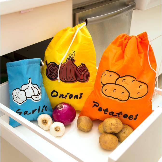 Kikkerland Stay Fresh - Onion Bag - Bear Country Kitchen